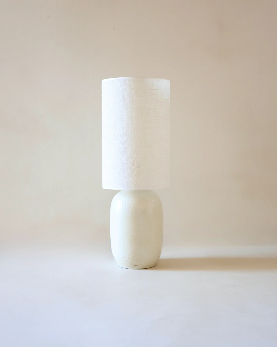 Botero S — Ceramic table lamp Calcaire | Masamé
