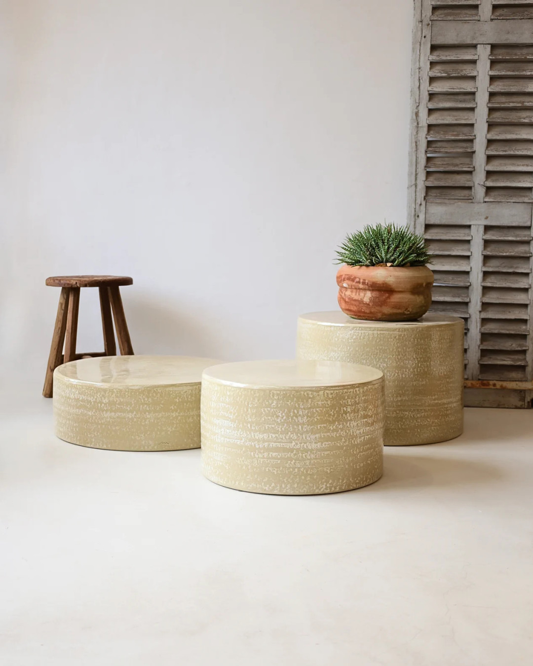 Endoume — Artisan round ceramic coffee table | Masamé