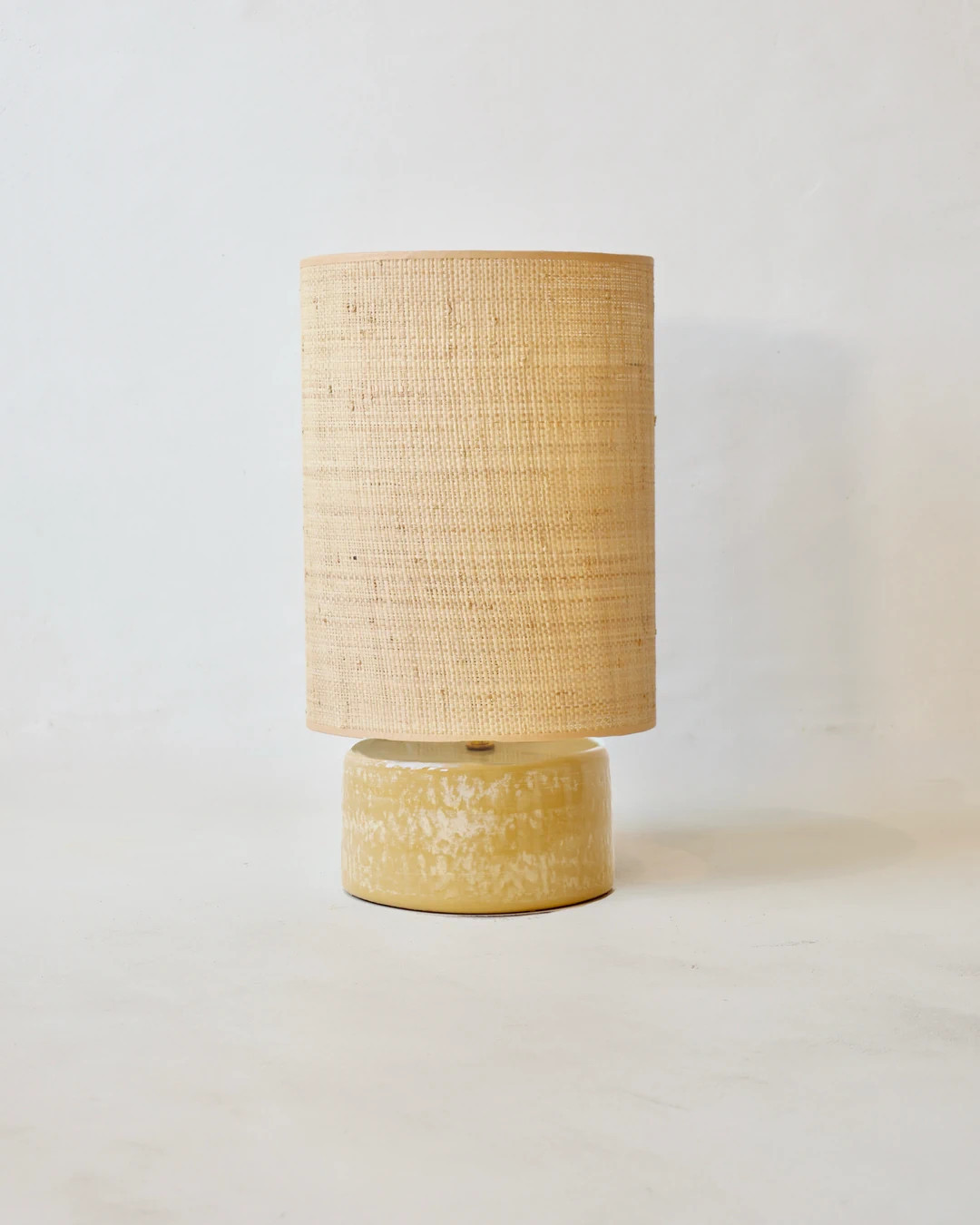 Sormiou M — Ceramic table lamp Safran, jute shade | Masamé