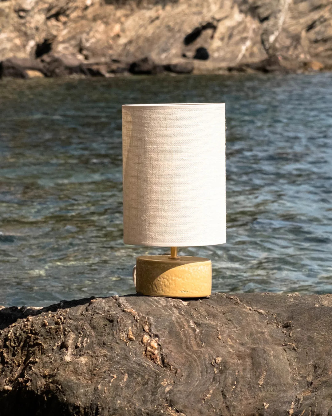 Sormiou S — Ceramic table lamp Safran, jute shade | Masamé