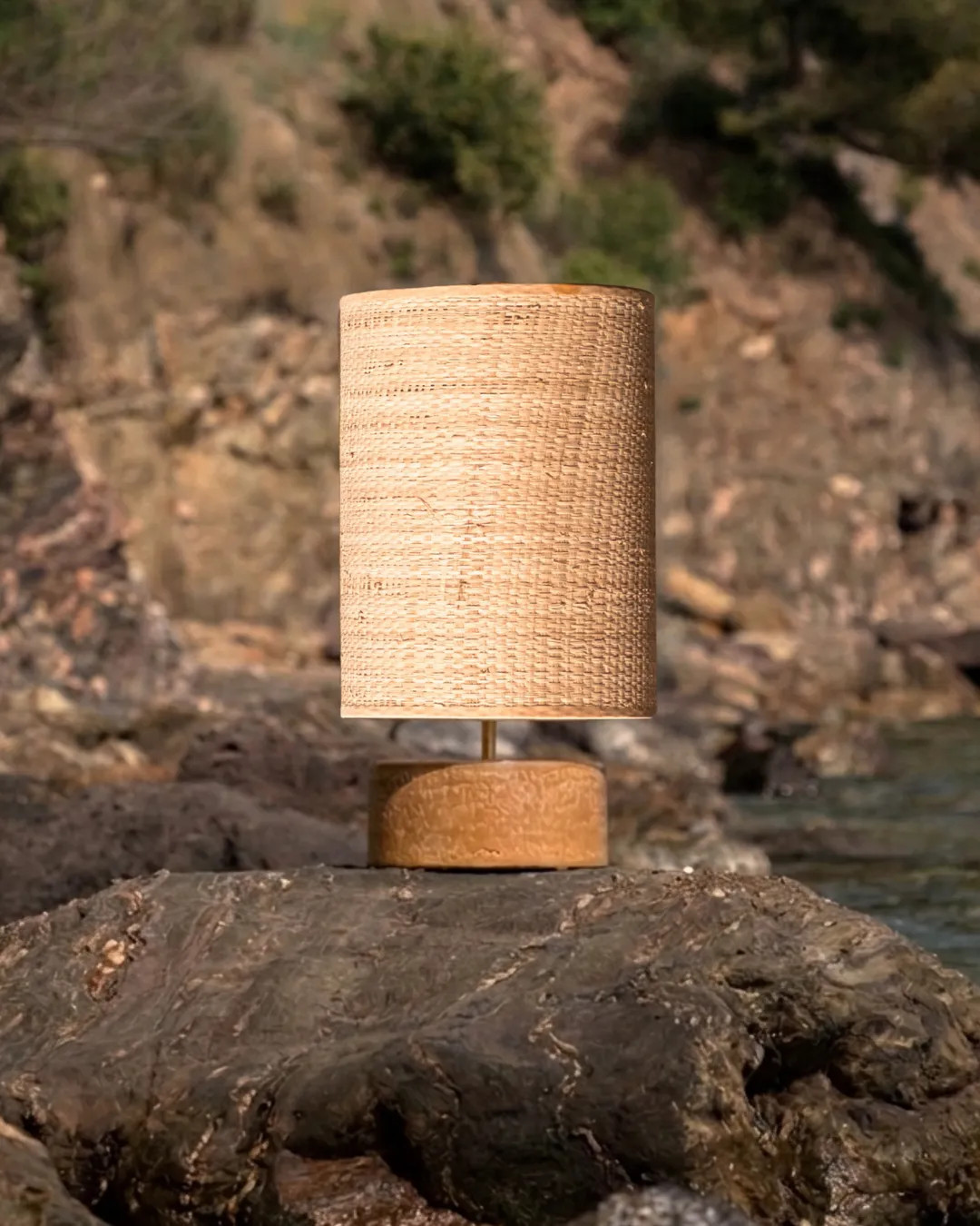 Sormiou M — Lampe céramique Ambre, abat-jour jute ou raphia